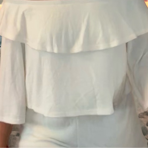 878. Sadie & Sage Hailee Tiered Off Shoulder White Romper Large - Picture 4 of 6